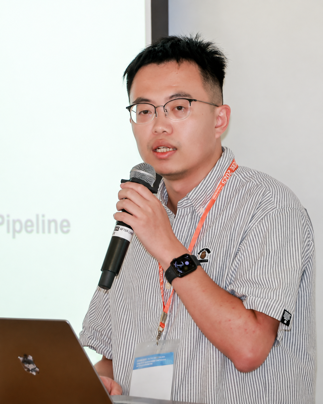Pangjing Wu speaking at an academic conference